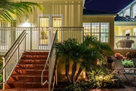 Grand Marina Suite -Waterfront Condo キーウェスト エクステリア 写真